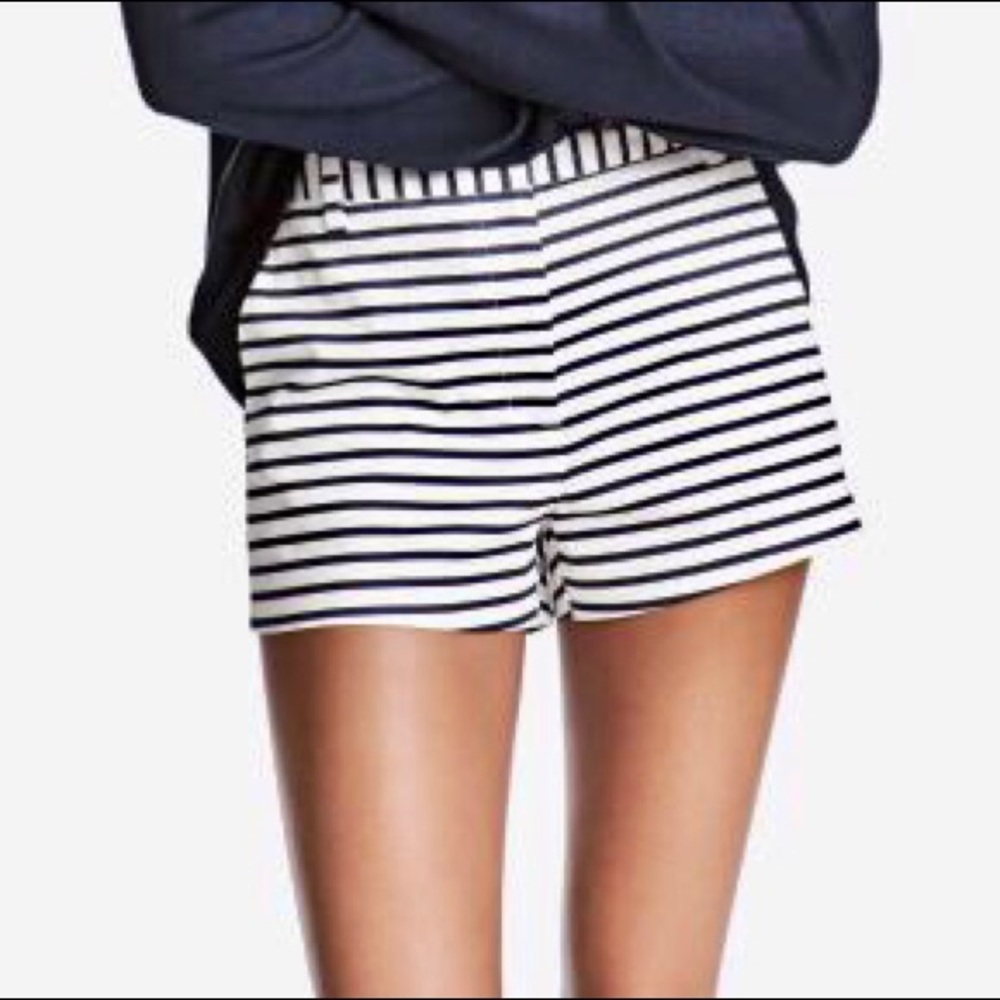 ❄️Navy Blue & White Striped Stretch Shorts❄️